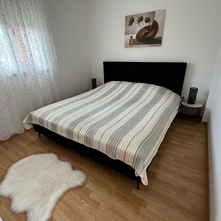 Apartments Elvira Крк Екстер'єр фото