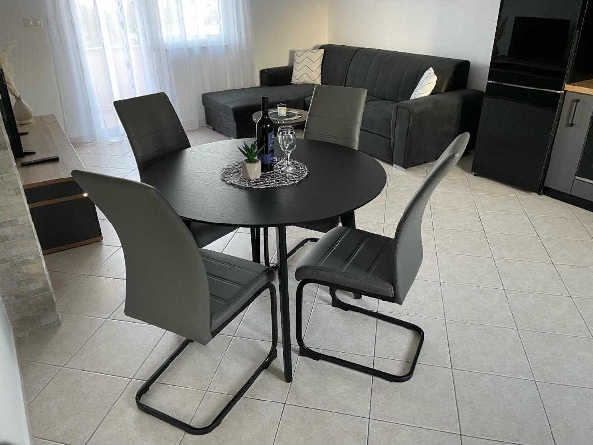 Apartments Elvira Крк Екстер'єр фото