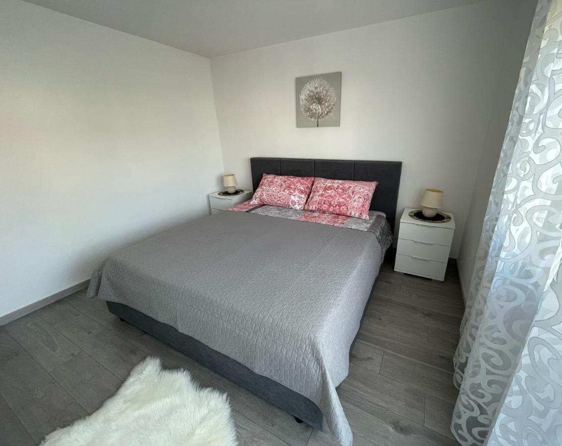 Apartments Elvira Крк Екстер'єр фото