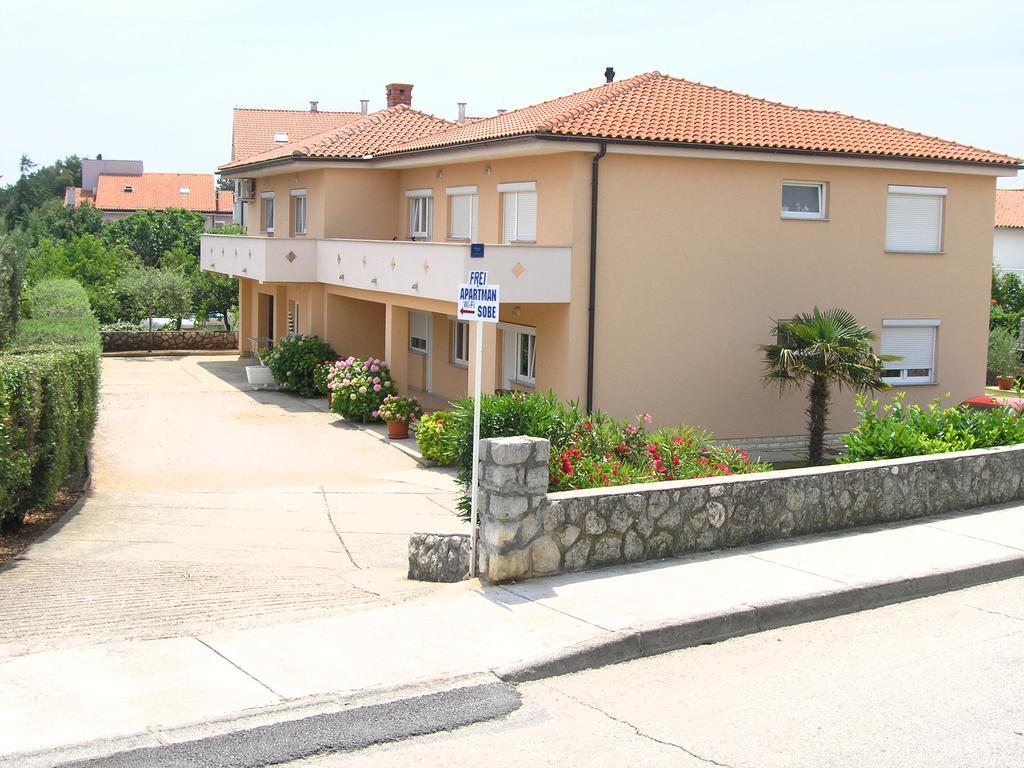 Apartments Elvira Крк Екстер'єр фото