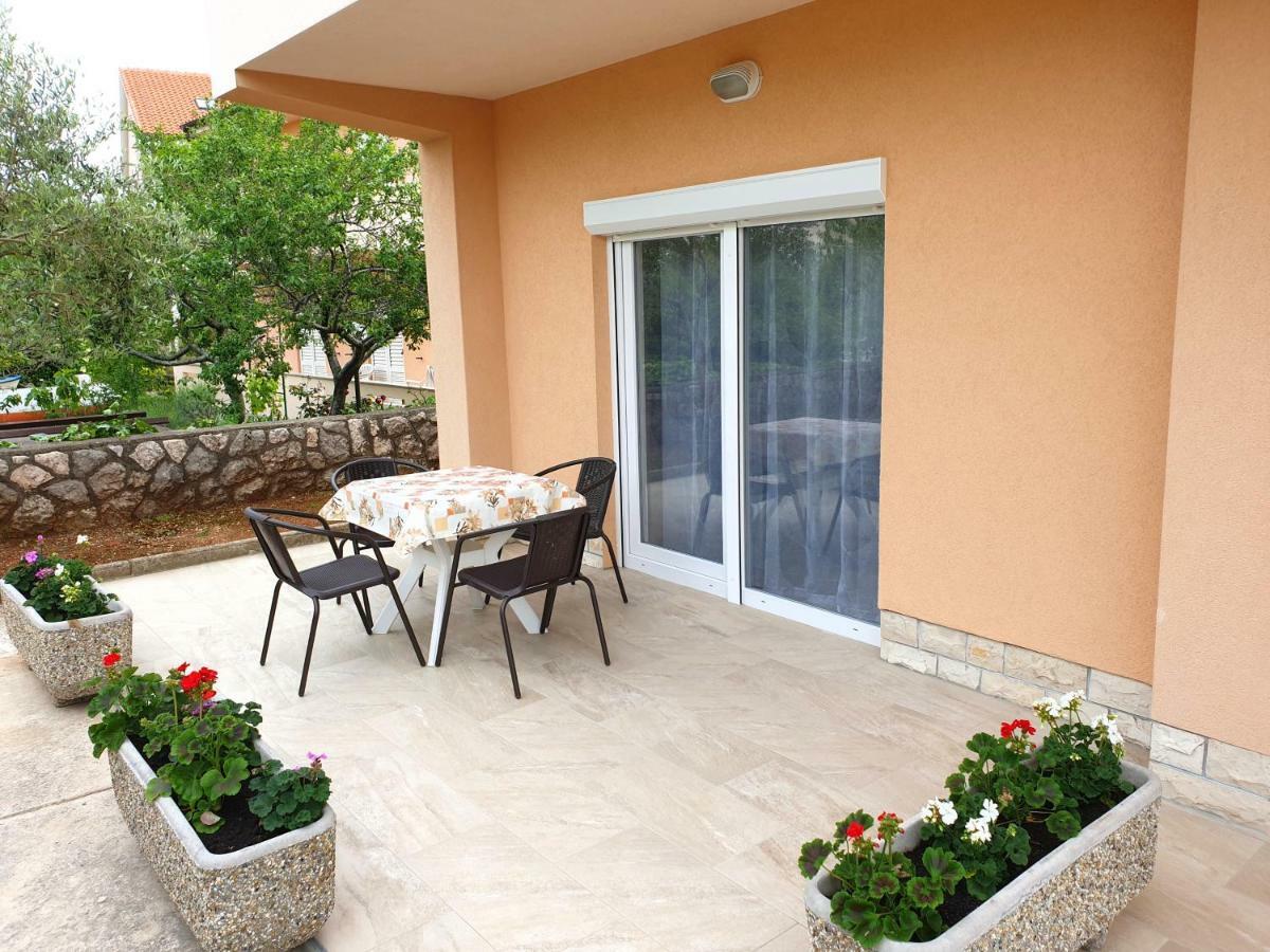 Apartments Elvira Крк Екстер'єр фото