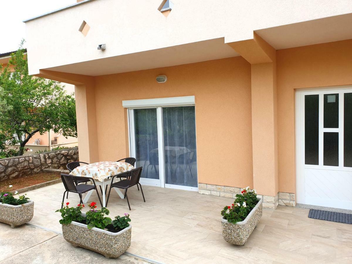 Apartments Elvira Крк Екстер'єр фото