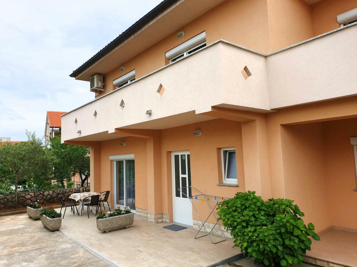 Apartments Elvira Крк Екстер'єр фото
